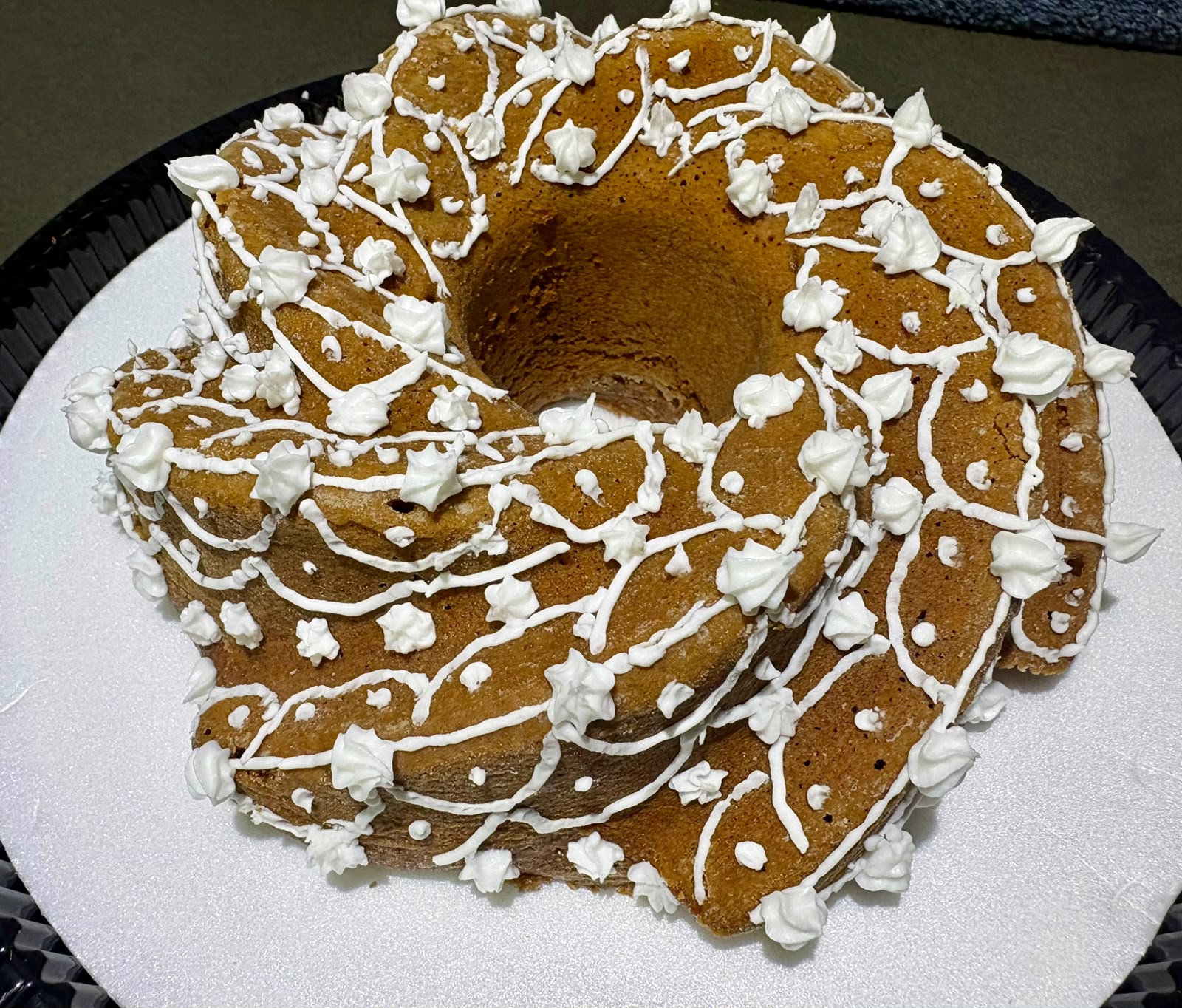 Bolo Bordado Artesanal em Glacê